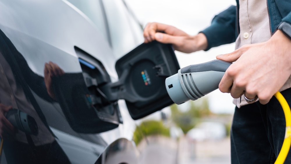 Guide to Electric Car Prices 2025